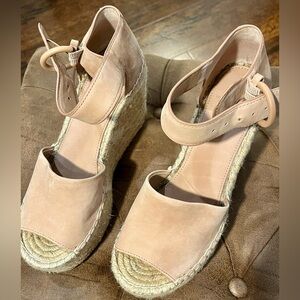 Marc Fisher wedge. Worn only 3 times and like new. Super comfy and cute!